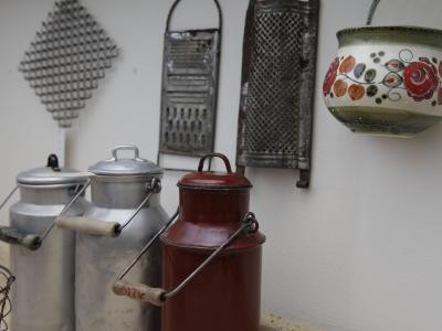 Milchkannen und Hobel